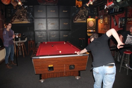 Das Bild zeigt den Billiardtisch des Halford in Berlin