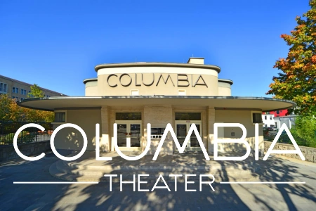 Das Bild zeigt die Fassade des Columbia Theaters in Berlin sowie den Namen der Location