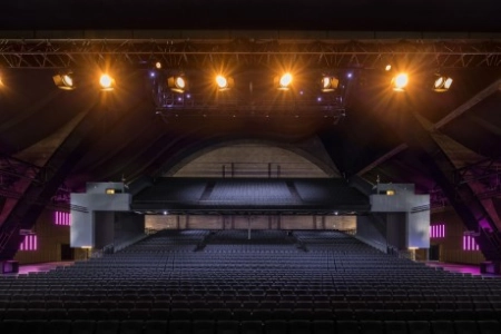 Die Tribuhne des Mehr! Theaters in Hamburg bietet einen guten Blick auf die Bühne