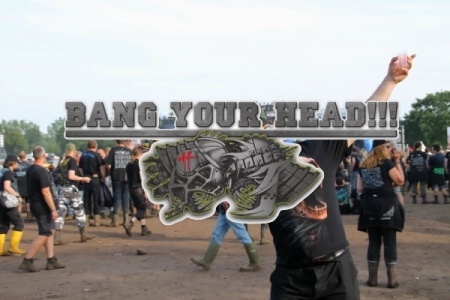 Das Logo des BANG YOUR HEAD vor einem Festival-Hintergrund