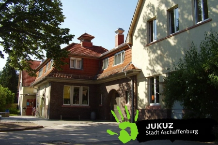 Das JUKUZ Aschaffenburg (Jugendkulturzentrum) besteht mittlerweile seit 25 Jahren. Es ist in zwei Häusern der Stadt untergebracht.