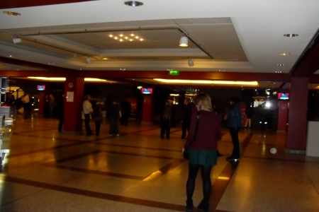 Das Foyer der Jahrhunderthalle Frankfurt ist ebenerdig zugänglich.