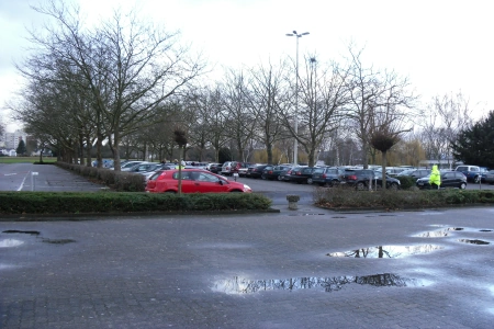 Der Parkplatz B befindet sich ganz in der Nähe der Jahrhunderthalle Frankfurt. 