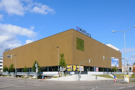 Die MHP Arena Ludwigsburg von aussen mit einem Teil des Vorplatzes