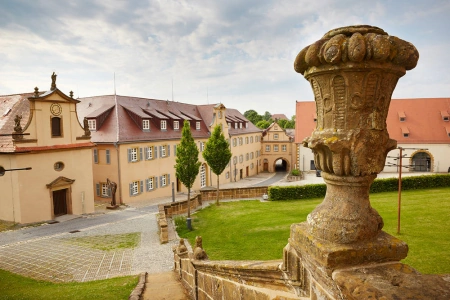 Ein Blick in den Innenhof des Schloss Kapfenburg Lauchheim. Die historischen Gemäuer wurden liebevoll hergerichtet und werden fortlaufend in Stand gehalten.