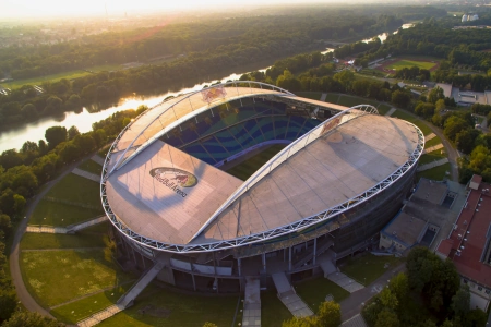 Eine Luftaufnahme der Red Bull Arena Leipzig