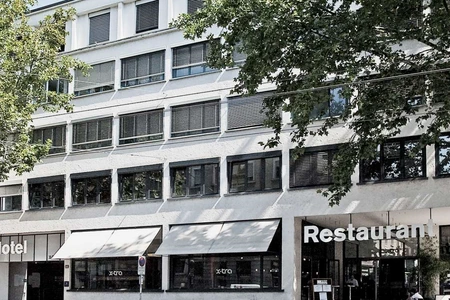 Unscheinbar wie ein normales Bürogebäude wirkt das X-TRA Zürich von außen.
